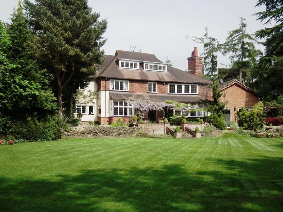 Coach House Villa โวคิง ภายนอก รูปภาพ